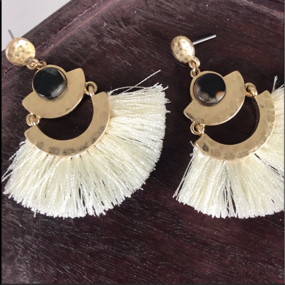 🌴Ivory Fan Tassel & Tortoise Shell Earrings